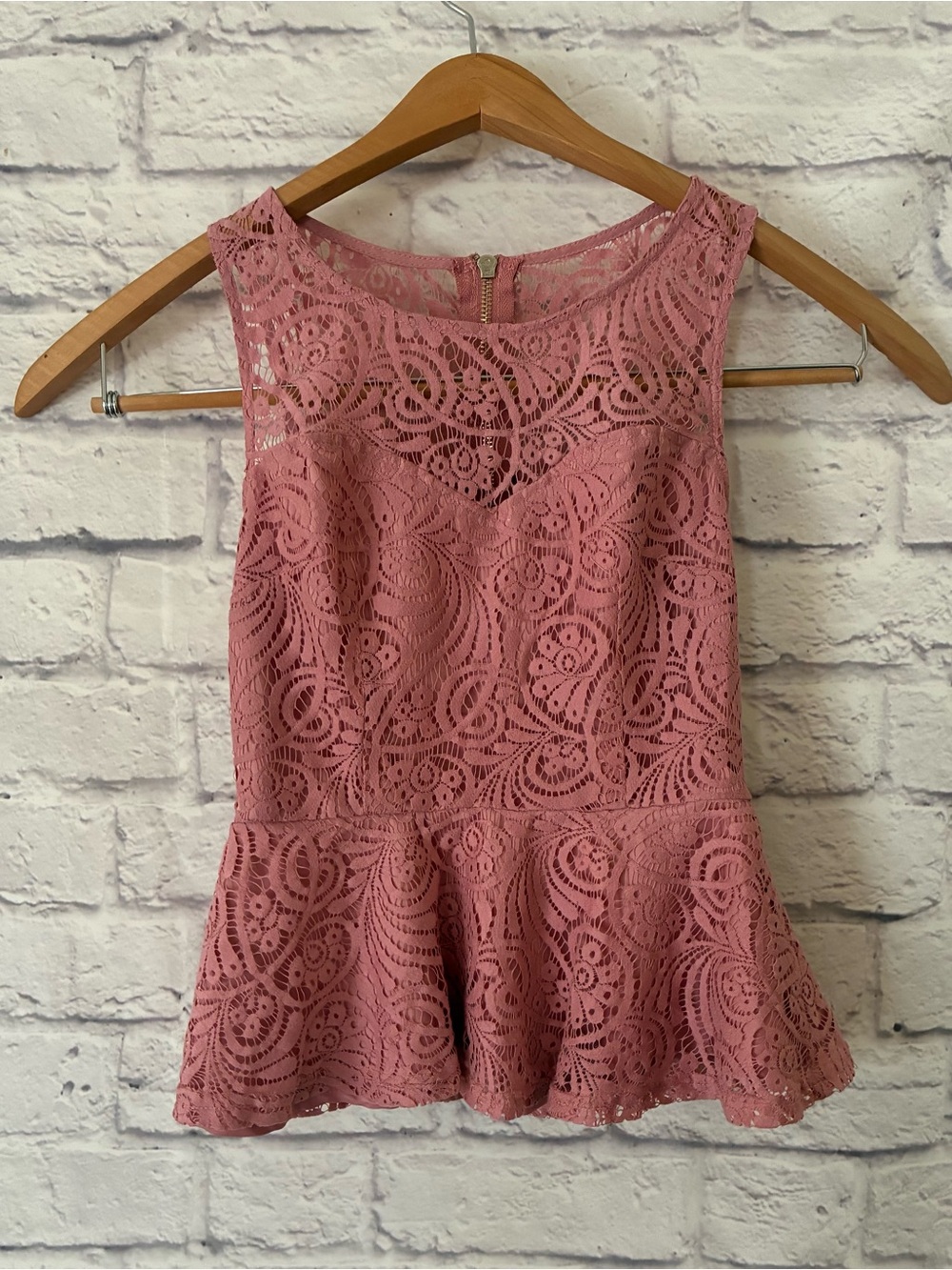 Forever 21 Lace Peplum Sleeveless Top - Dusty Rose - Small